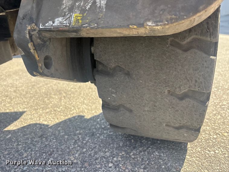 image for item DU0379 2016 CombiLift C8000 forklift