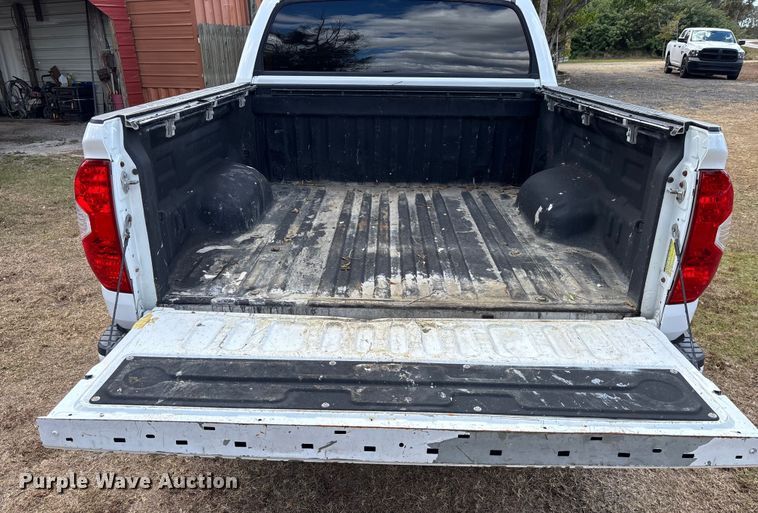 image for item DU0391 2015 Toyota Tundra Crew Cab pickup truck