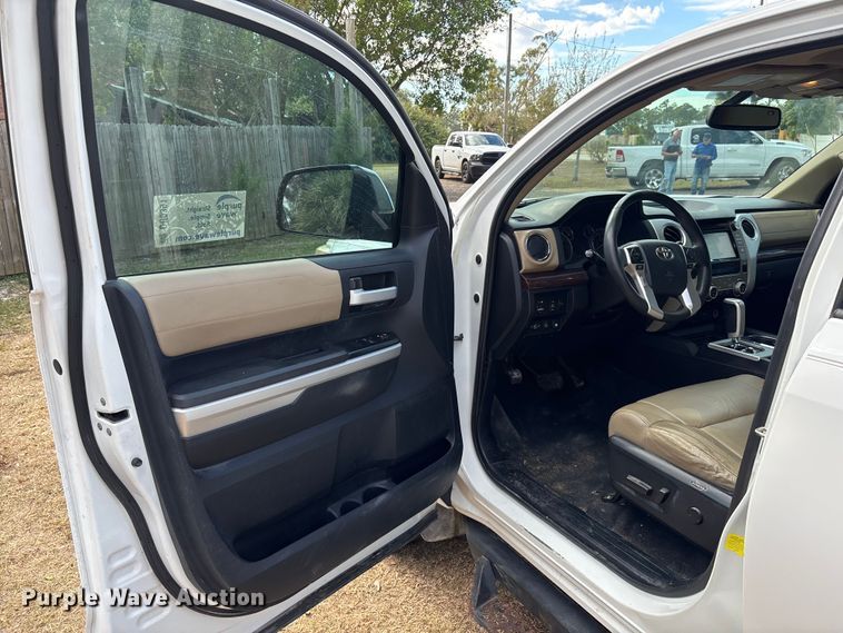 image for item DU0391 2015 Toyota Tundra Crew Cab pickup truck