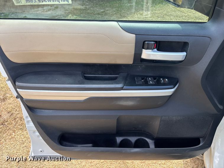 image for item DU0391 2015 Toyota Tundra Crew Cab pickup truck