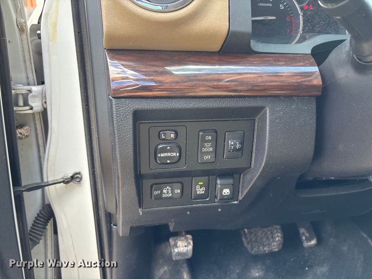 image for item DU0391 2015 Toyota Tundra Crew Cab pickup truck