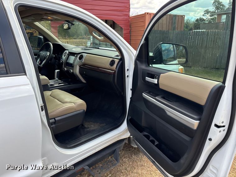 image for item DU0391 2015 Toyota Tundra Crew Cab pickup truck