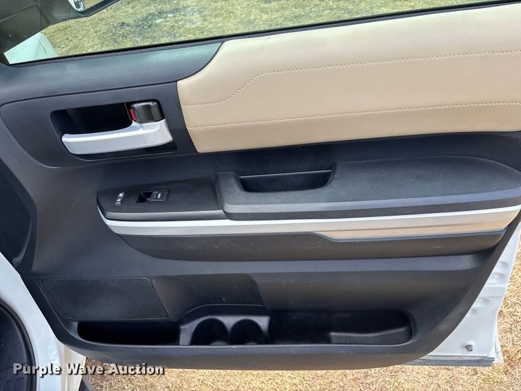 image for item DU0391 2015 Toyota Tundra Crew Cab pickup truck