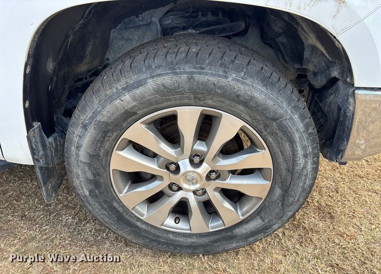 image for item DU0391 2015 Toyota Tundra Crew Cab pickup truck