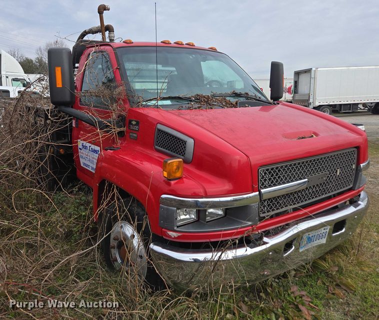 image for item DU2709 2004 Chevrolet C5500 flatbed truck