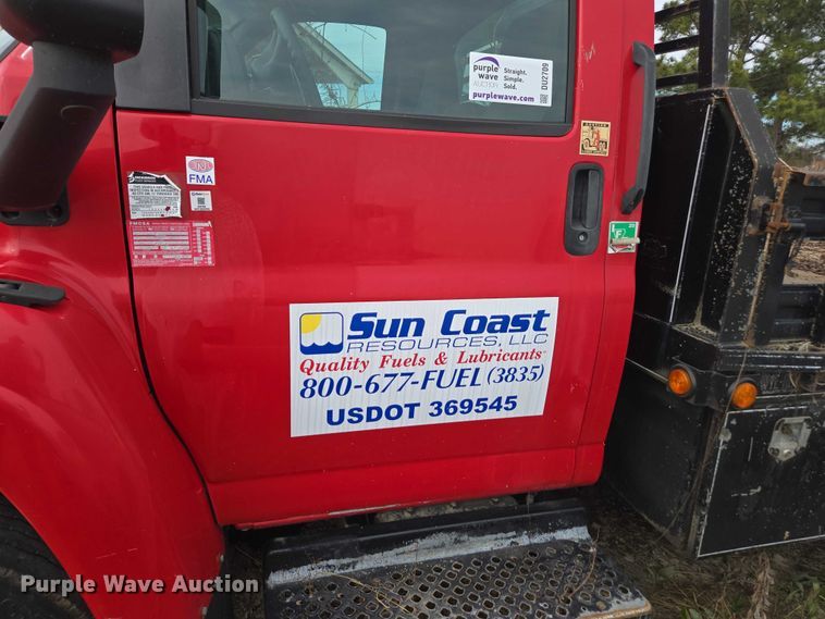 image for item DU2709 2004 Chevrolet C5500 flatbed truck