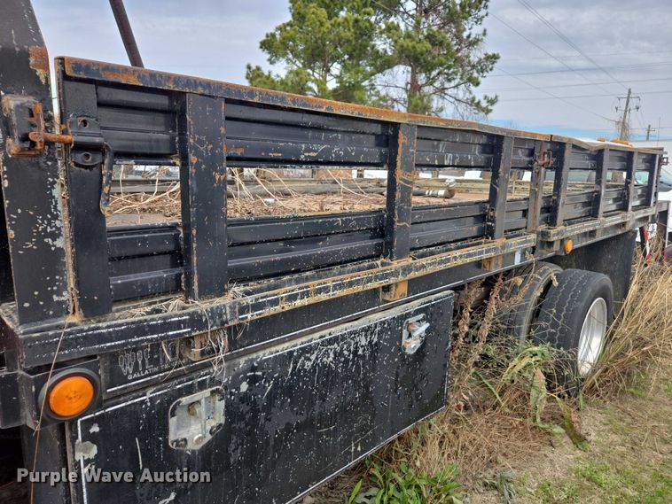 image for item DU2709 2004 Chevrolet C5500 flatbed truck