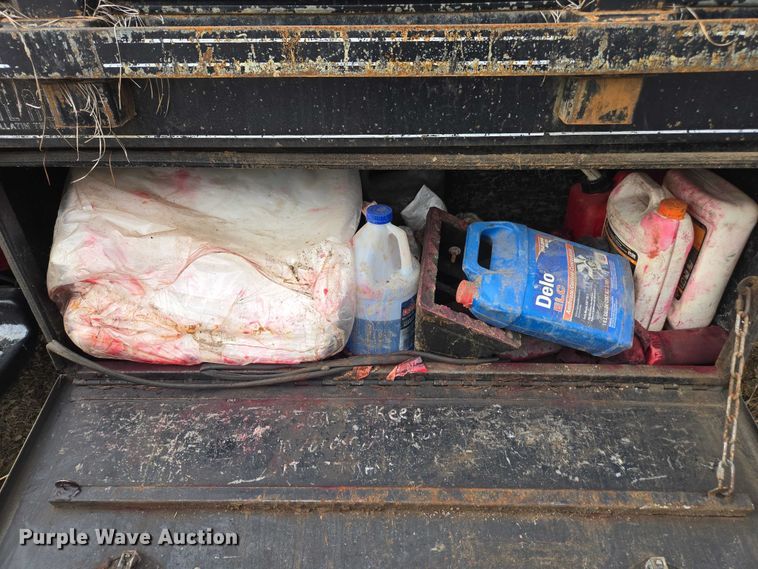 image for item DU2709 2004 Chevrolet C5500 flatbed truck