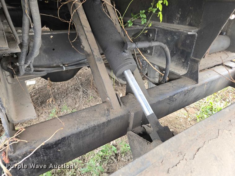 image for item DU2709 2004 Chevrolet C5500 flatbed truck