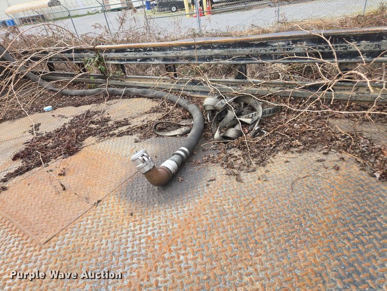 image for item DU2709 2004 Chevrolet C5500 flatbed truck