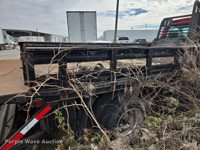 image for item DU2709 2004 Chevrolet C5500 flatbed truck
