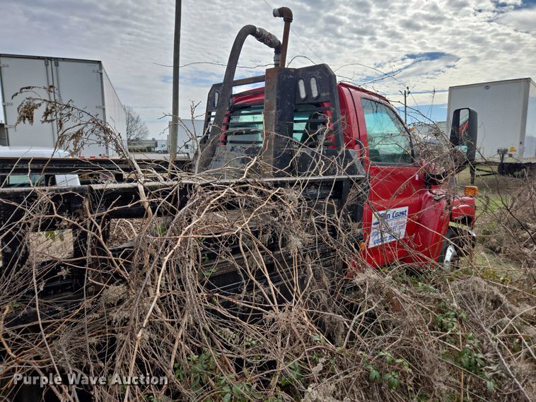 image for item DU2709 2004 Chevrolet C5500 flatbed truck