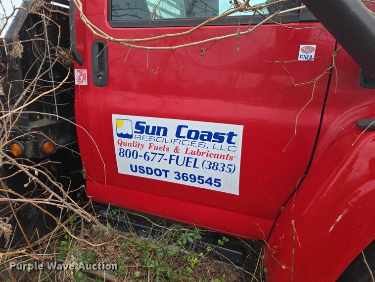 image for item DU2709 2004 Chevrolet C5500 flatbed truck