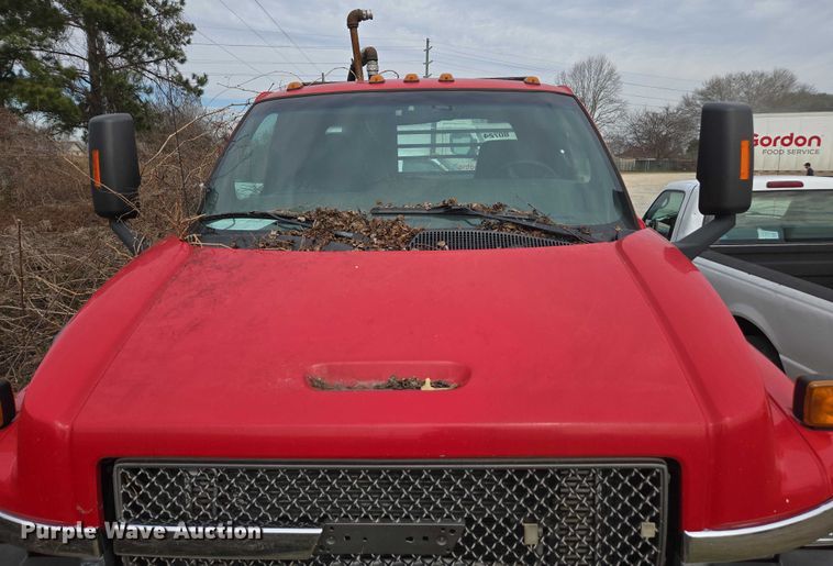 image for item DU2709 2004 Chevrolet C5500 flatbed truck