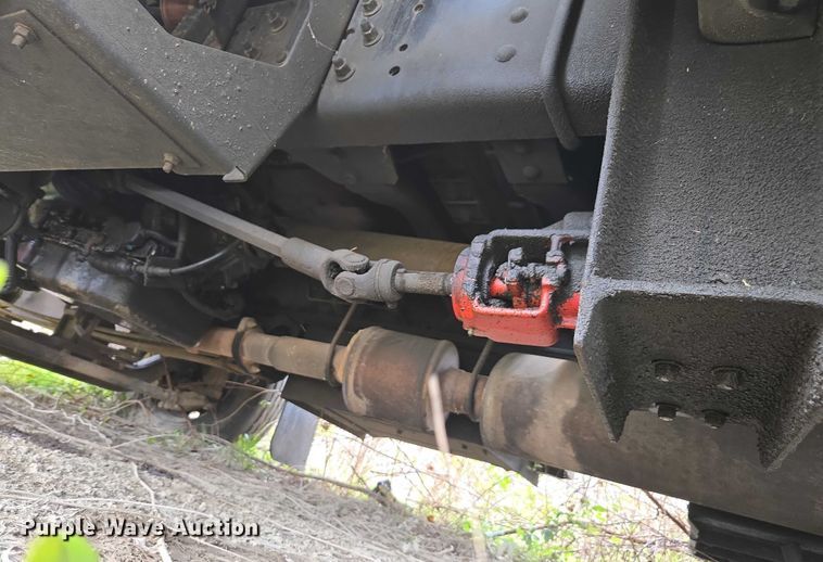 image for item DU2709 2004 Chevrolet C5500 flatbed truck