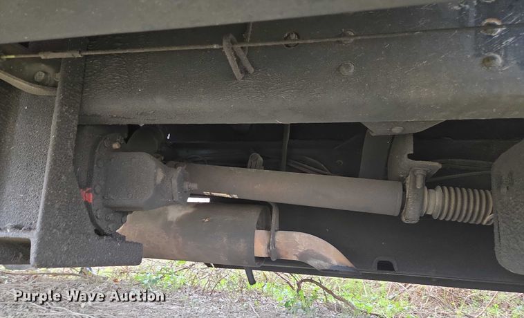 image for item DU2709 2004 Chevrolet C5500 flatbed truck