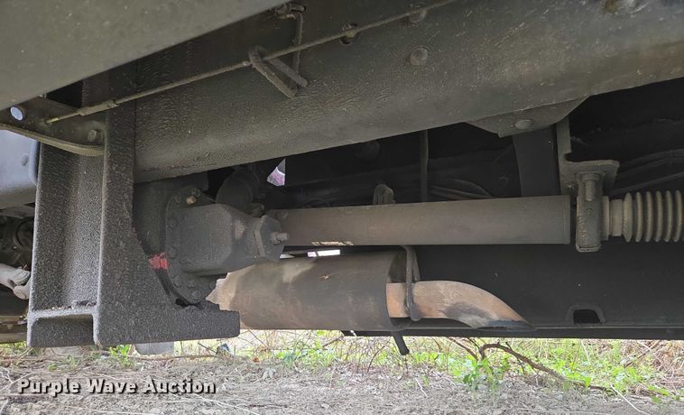 image for item DU2709 2004 Chevrolet C5500 flatbed truck