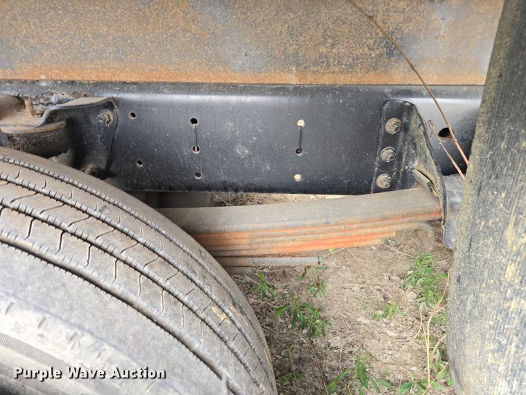 image for item DU2709 2004 Chevrolet C5500 flatbed truck