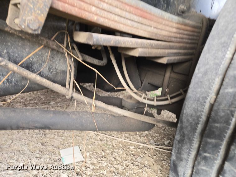 image for item DU2709 2004 Chevrolet C5500 flatbed truck