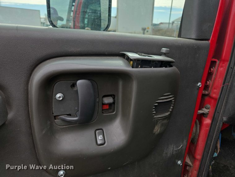 image for item DU2709 2004 Chevrolet C5500 flatbed truck