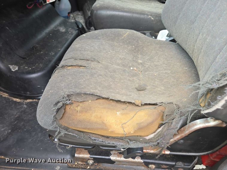 image for item DU2709 2004 Chevrolet C5500 flatbed truck