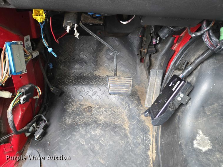 image for item DU2709 2004 Chevrolet C5500 flatbed truck