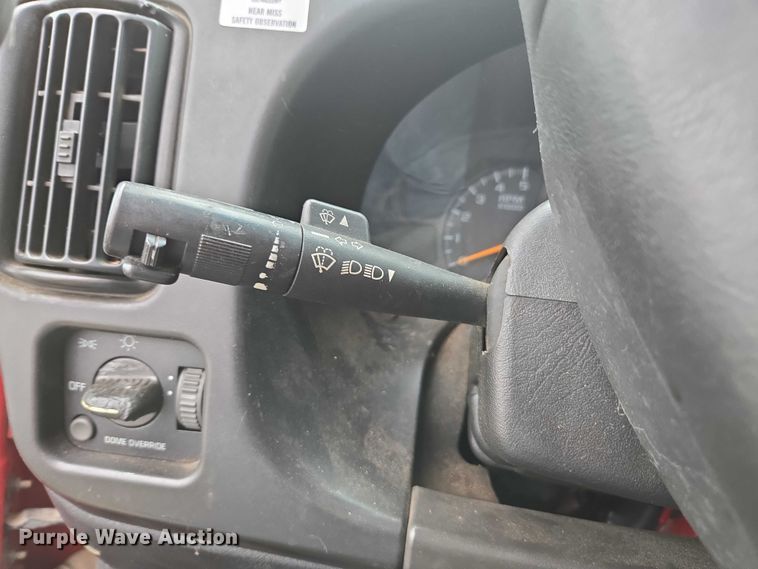 image for item DU2709 2004 Chevrolet C5500 flatbed truck