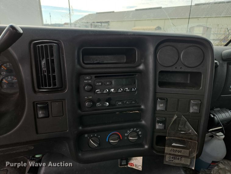 image for item DU2709 2004 Chevrolet C5500 flatbed truck