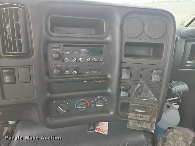 image for item DU2709 2004 Chevrolet C5500 flatbed truck