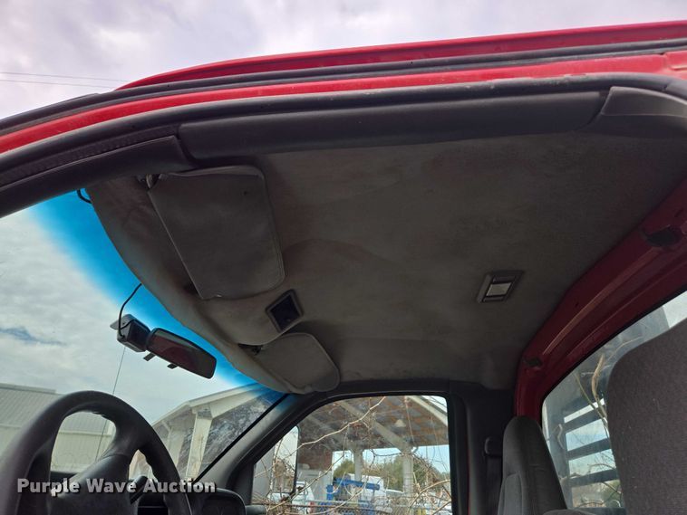 image for item DU2709 2004 Chevrolet C5500 flatbed truck