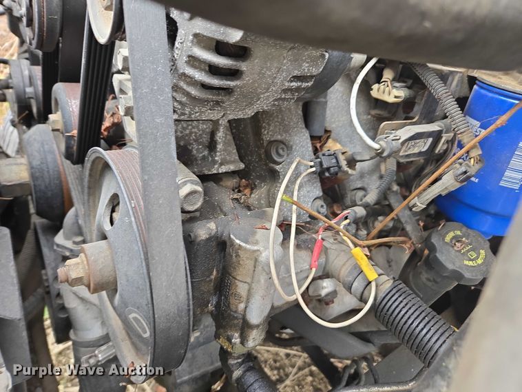 image for item DU2709 2004 Chevrolet C5500 flatbed truck