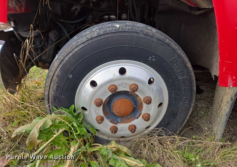 image for item DU2709 2004 Chevrolet C5500 flatbed truck