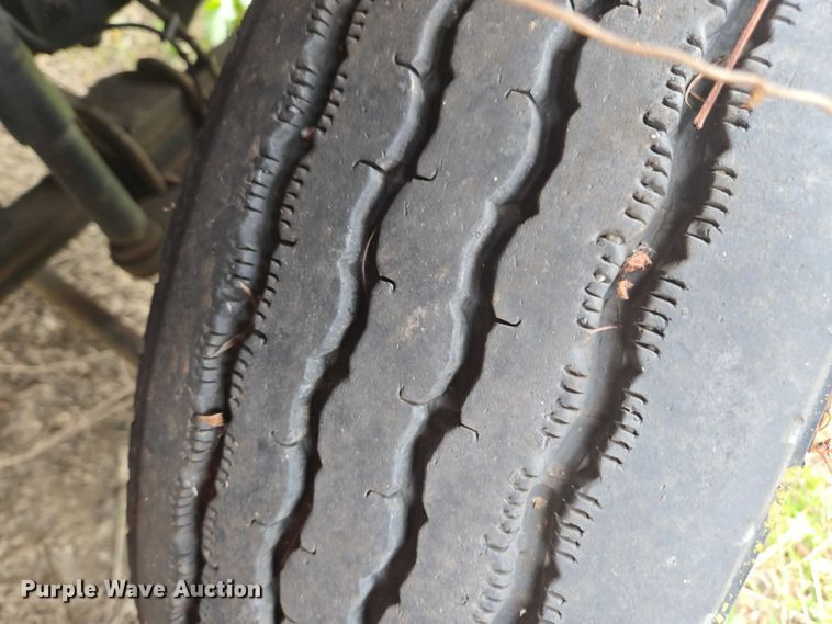 image for item DU2709 2004 Chevrolet C5500 flatbed truck