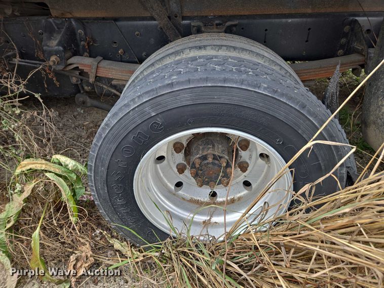 image for item DU2709 2004 Chevrolet C5500 flatbed truck