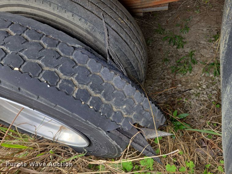 image for item DU2709 2004 Chevrolet C5500 flatbed truck