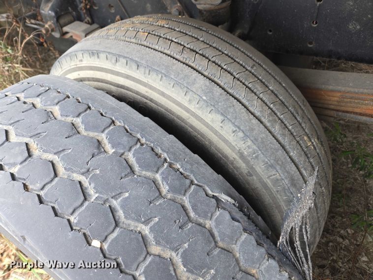 image for item DU2709 2004 Chevrolet C5500 flatbed truck