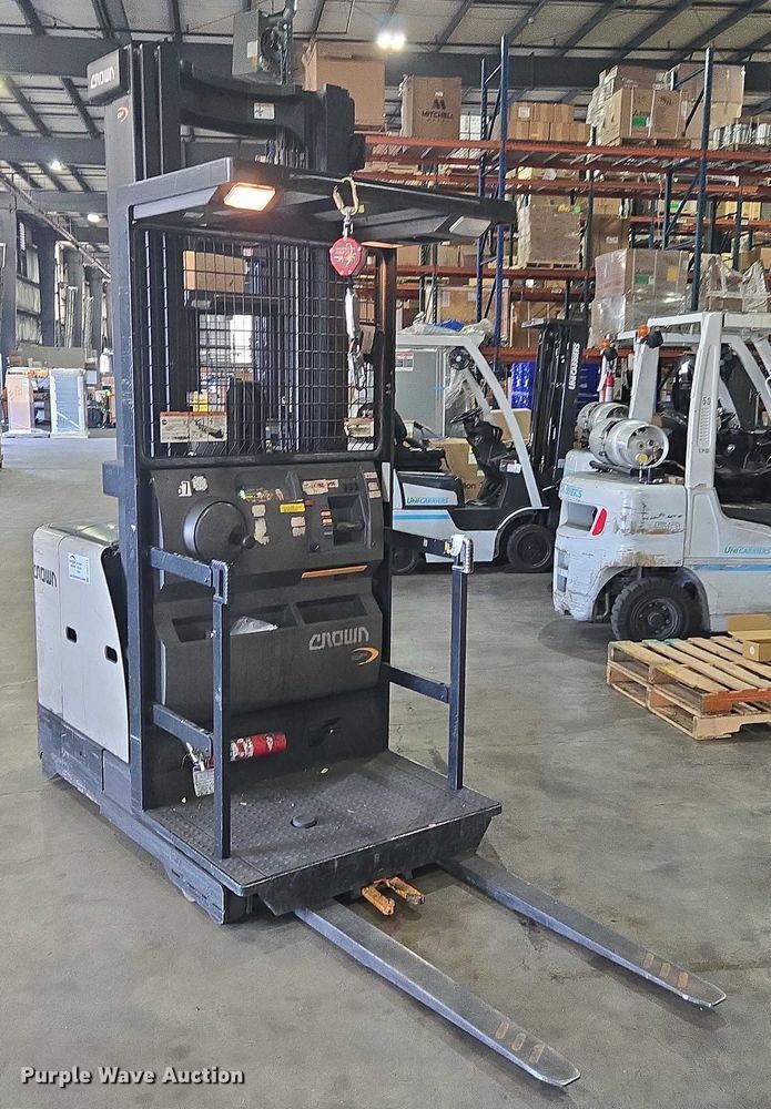 image for item DU2715 2018 Crown SP3520-30 order picker