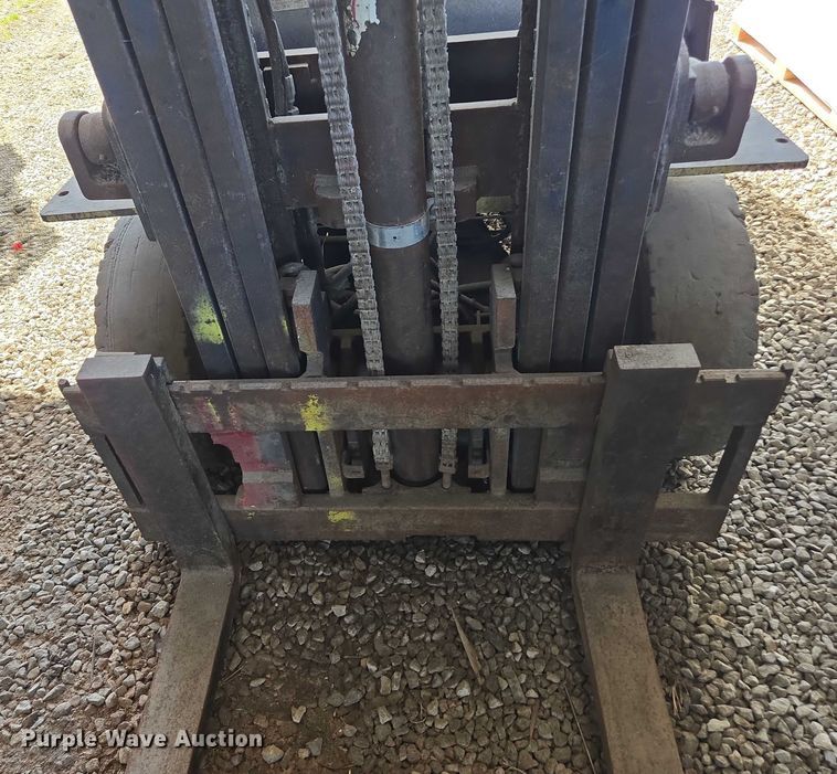 image for item DU2723 Komatsu FG25TLP-12 forklift