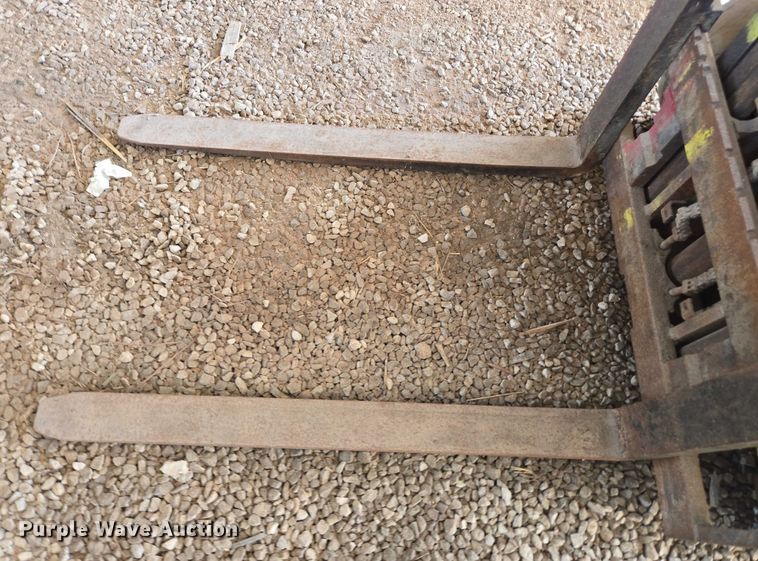 image for item DU2723 Komatsu FG25TLP-12 forklift