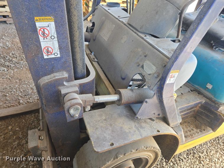 image for item DU2723 Komatsu FG25TLP-12 forklift