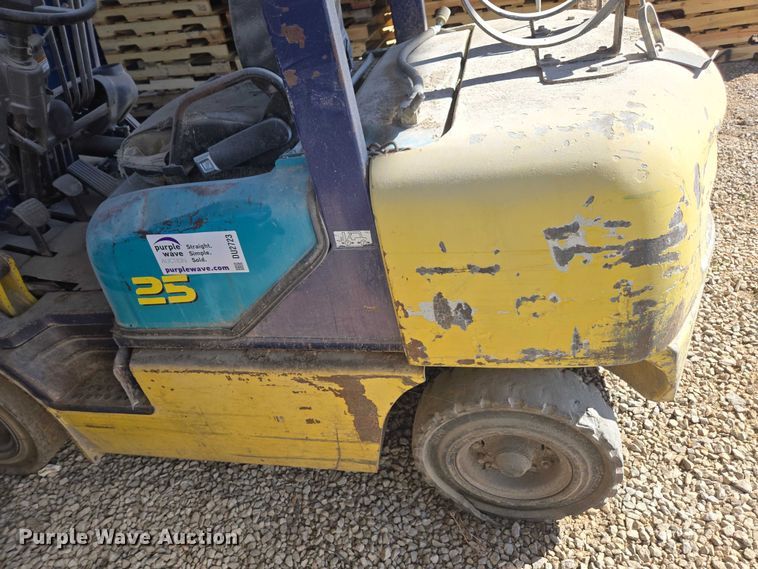 image for item DU2723 Komatsu FG25TLP-12 forklift