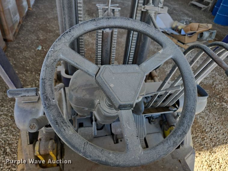 image for item DU2723 Komatsu FG25TLP-12 forklift