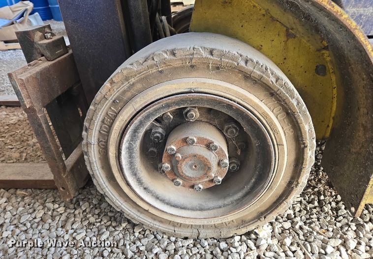 image for item DU2723 Komatsu FG25TLP-12 forklift