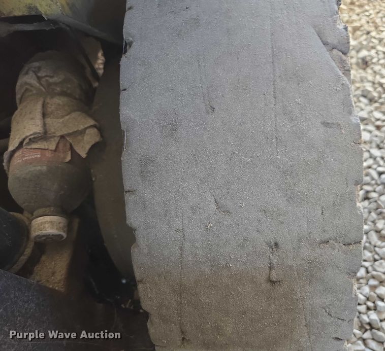 image for item DU2723 Komatsu FG25TLP-12 forklift