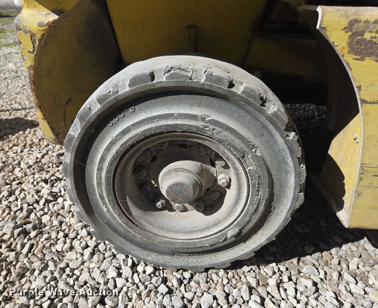 image for item DU2723 Komatsu FG25TLP-12 forklift