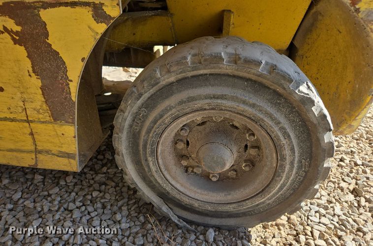 image for item DU2723 Komatsu FG25TLP-12 forklift