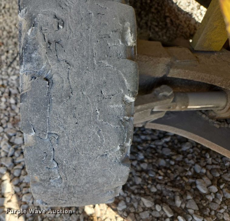 image for item DU2723 Komatsu FG25TLP-12 forklift