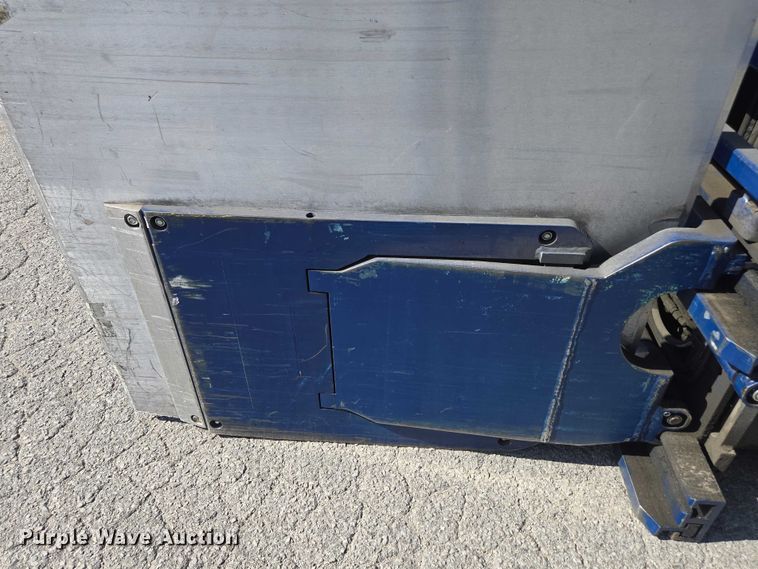 image for item DU2734 2016 UniCarriers CSF40 forklift