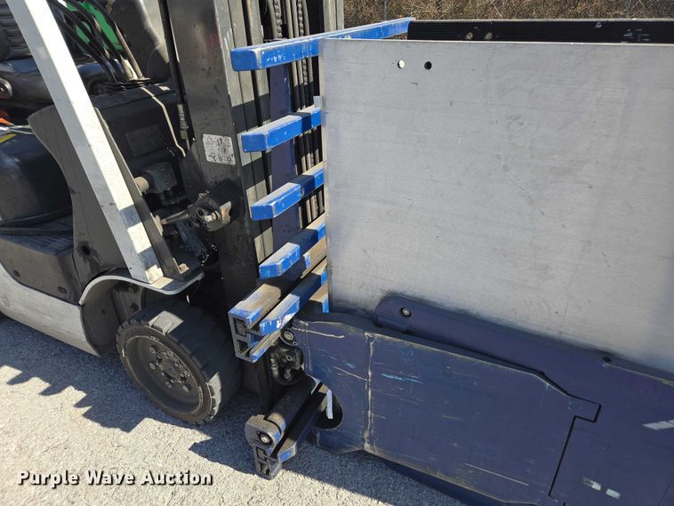 image for item DU2734 2016 UniCarriers CSF40 forklift