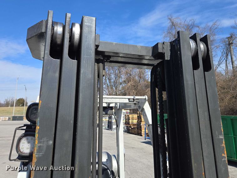 image for item DU2734 2016 UniCarriers CSF40 forklift